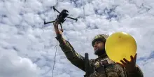 Attacchi di droni ucraini distruggono 40 bombardieri strategici russi