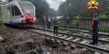 Maltempo in Lombardia,treno fermato a pochi metri voragine