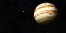 Perché Giove si sta rimpicciolendo
