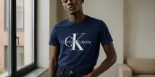 Maniche corte, taglio perfetto: questa t-shirt di Calvin Klein vale molto di più di quanto costa (-32%)