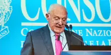 Paolo Savona avverte sui rischi delle cryptocurrency al Festival dell'Economia di Trento