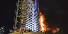 Incendio a Dubai: evacuati 3.800 residenti dalla Marina Pinnacle