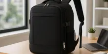 Viaggi leggeri e ordinati: zaino impermeabile da cabina con vano PC (affrettati, è in sconto per poche ore)