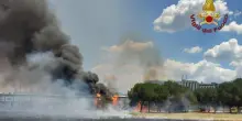 Incendio Cinecittà est: esplose 2 bombole di Gpl, salvata una donna. Chiuso il Grande raccordo anulare: le uscite consigliate
