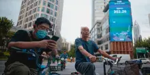 Borsa: Hong Kong apre positiva, Shanghai in calo