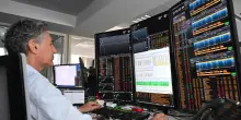 Borsa: Milano in calo dello 0,8%, pesano lusso e banche