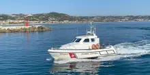 Peschereccio si ribalta al largo di Anzio, un disperso