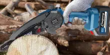 La motosega portatile che ti semplifica la vita in giardino è in offerta