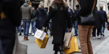 Vendite al dettaglio in calo a marzo 2025: Istat segnala diminuzione sia per alimentari che non alimentari