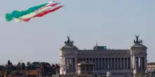 Festa della Repubblica, Mattarella all’Altare della Patria. Meloni: “Apparteniamo a qualcosa di grande, che va difeso, amato, trasmesso”