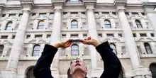 Borsa: Milano apre in calo, -0,28%