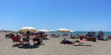 Scava buca in spiaggia, 17enne muore sotto la sabbia