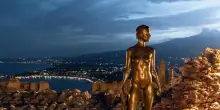 Jago presenta la David a Taormina, e Meta lo censura di nuovo