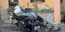 In fuga dalla polizia sull’auto rubata. Si schianta e muore a diciotto anni