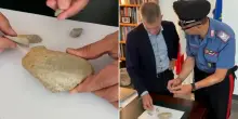 Pompei, turista scozzese ruba 6 pietre dagli scavi: erano per la collezione di mio figlio