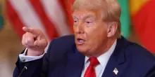 Dazi Usa, la guerra continua. Trump: “Dal primo agosto tariffe del 35% al Canada”. Oggi invierà la lettera anche alla Ue