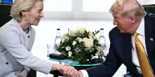 Dazi Usa, vicino l’accordo con l’Ue. Trump: “Non abbasserò i dazi sotto il 15%”. Ed esclude il settore farmaceutico