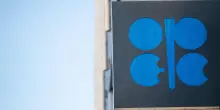 Opec+ valuta terzo aumento consecutivo della produzione di petrolio a luglio