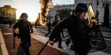 Francia nel caos, 200 arresti per la protesta ‘Blocchiamo tutto’. Strade bloccate e tafferugli da Parigi a Lione