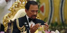 Il sultano del Brunei è esaurito. Ricoverato in Malesia: "Affaticato dal vertice Asean"