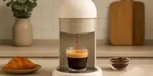 Caffè espresso caldo e veloce? Con la macchina Cecotec lo puoi fare a casa (ed è scontata)