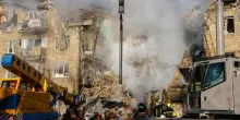 Kiev, bombe russe su sede Ue. Droni e missili sulla città: 18 morti. Distrutto anche il British Council