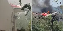 India, aereo con 242 persone a bordo precipita su area residenziale. Era diretto a Londra. Il video dello schianto