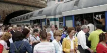 Cinque Terre sopraffatte : "Troppa gente in stazione. Non si riusciva a scendere"