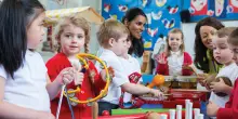 Tutti in classe, c'è la lezione di musica dove i ragazzi imparano le emozioni