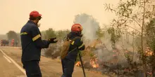 Emergenza incendi in Albania, nel sud evacuati anche turisti