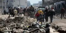 Pesante offensiva a Gaza, 115 morti in 24 ore: è strage di bambini. Media: “Trump vuole trasferire 1 milione di palestinesi in Libia”