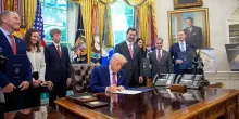 Trump annuncia taglio prezzi farmaci negli Usa con ordine esecutivo