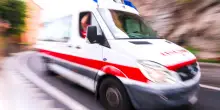 Auto travolge due pedoni ad Ardea: un morto e un ferito grave in codice rosso. Ipotesi alta velocità