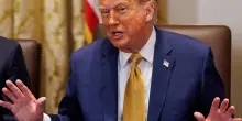 Trump grazia l’Europa: "Si sta comportando bene. In arrivo la lettera sui dazi"