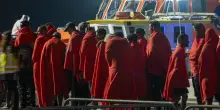 Spagna, soccorsi quasi 250 migranti al largo delle Canarie