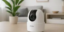 Proteggi la tua casa anche in vacanza con la telecamera da interni più venduta su Amazon (-23%)