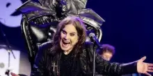 Morto Ozzy Osbourne, voce heavy metal e leggendario leader dei Black Sabbath. Le ultime parole: “Il mio ultimo bis”