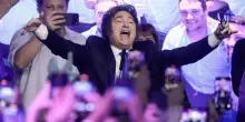 Argentina, Milei vince le elezioni di metà mandato con oltre il 40%: “Giorno storico”. Trump: “Lavoro meraviglioso”