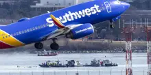 Usa, collisione sfiorata tra aereo di linea e un caccia. È la seconda volta in pochi giorni: cosa sta succedendo nei cieli Usa?