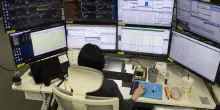 Borsa: l'Asia chiude debole, attesa per i dati Usa