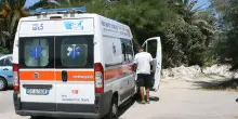 Montalto di Castro, ragazzo di 17 anni muore sepolto dalla sabbia di una buca che aveva scavato