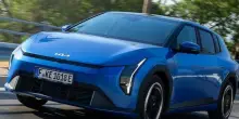 EV4, berlina di classe proiettata nel futuro. Comfort assoluto e range fino a 625 km