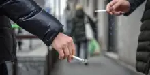 Francia: dal primo luglio divieto di fumo nei luoghi pubblici all'aperto frequentati da bambini