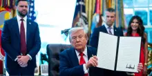 Il doppio fronte di Trump. Siluri alla Fed: taglio dei tassi tardivo. “Zelensky? Non del tutto innocente”
