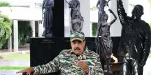 Usa-Venezuela, jet di Caracas sorvolano ancora la USS Jason Dunham. Trump: “Verranno abbattuti”. Maduro: “Pronti alla lotta armata”