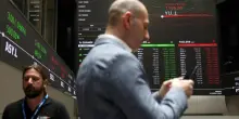 Borsa: l'Europa in calo con i dazi, vola il Bitcoin