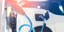 Vendite auto elettriche, tra 10 anni saranno almeno il 70%