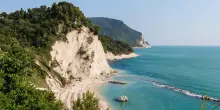 La Riviera del Conero è unica. Sirolo, Numana e Portonovo. Una bellezza di grande rarità