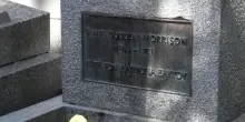 Ritrovato il busto di Jim Morrison rubato nel 1988 al cimitero Père-Lachaise