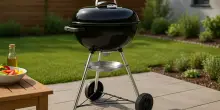 Il barbecue Weber per le grigliate di fine estate oggi costa meno: 27% di sconto Amazon